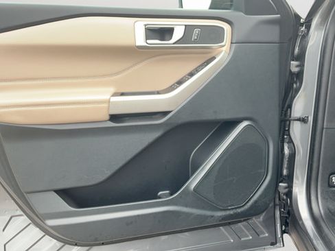Used 2023 Ford Explorer XLT w/ Equipment Group 202A RWD image 18