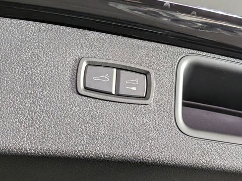 New 2026 Porsche Macan image 18