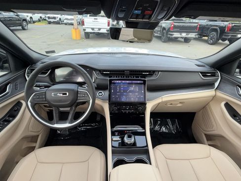 Used 2024 Jeep Grand Cherokee L Limited w/ Luxury Tech Group II AWD/4WD image 23