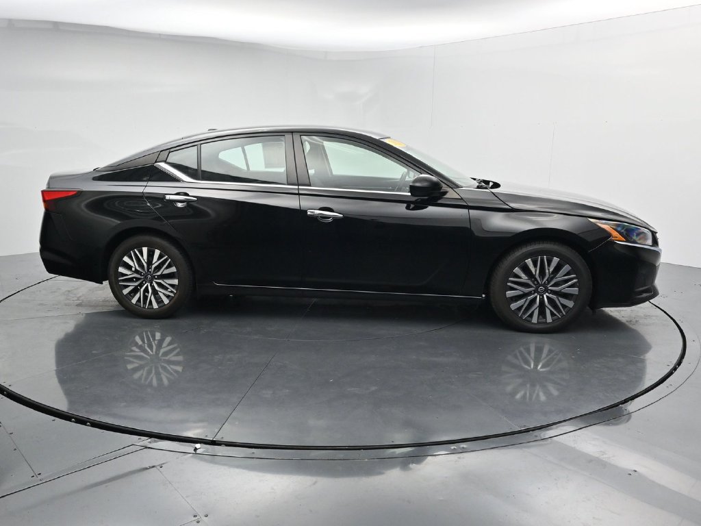Used 2023 Nissan Altima 2.5 SV FWD image 9