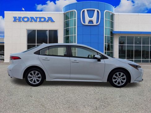 Used 2024 Toyota Corolla LE image 2