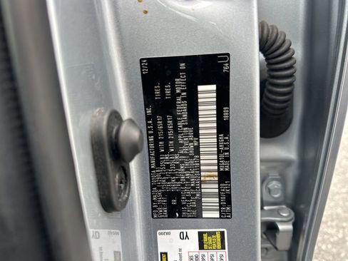 Used 2025 Toyota Corolla Cross LE image 32