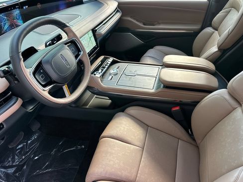 New 2026 Lincoln Navigator L Black Label AWD/4WD image 9
