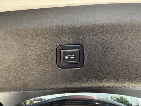 Used 2018 Buick Enclave Avenir w/ Avenir Technology Package image 16