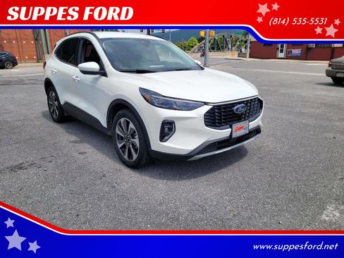 Used 2023 Ford Escape Platinum image 1