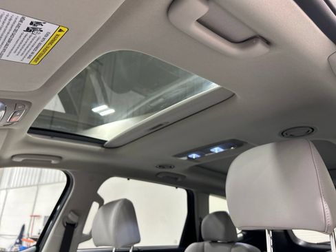 Used 2025 Kia Telluride SX w/ SX Captain's Chair Package FWD image 32