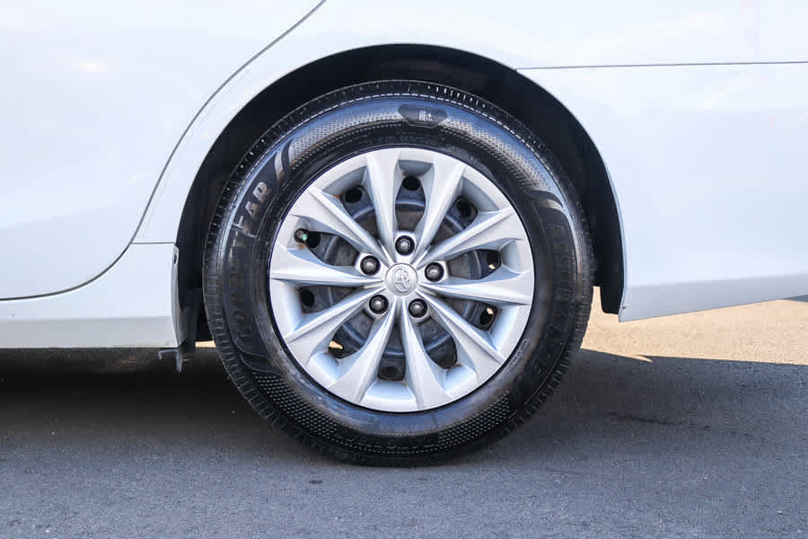 Used 2015 Toyota Camry LE FWD image 11