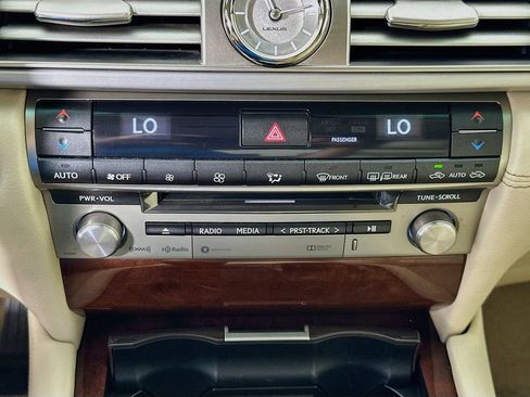 Used 2016 Lexus LS 460 w/ Comfort Package RWD image 16