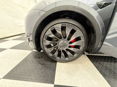 Used 2023 Tesla Model Y Performance image 10