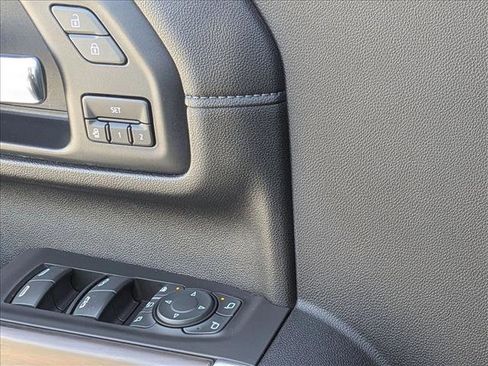 Used 2021 GMC Sierra 2500 SLT w/ SLT Preferred Package image 13