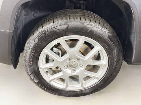 Used 2023 Jeep Renegade Latitude w/ Premium Group AWD/4WD image 33