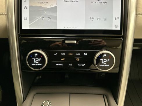 Certified 2025 Land Rover Discovery S AWD/4WD image 10