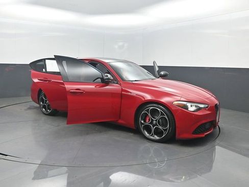 Used 2023 Alfa Romeo Giulia Veloce image 38
