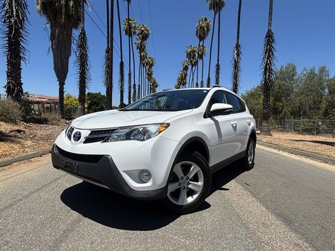 Used 2014 Toyota RAV4 XLE FWD image 1