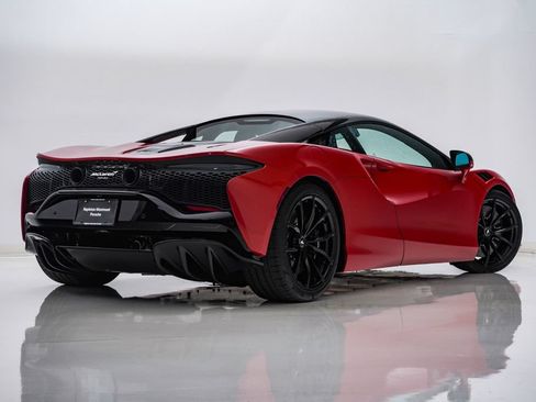 Used 2023 McLaren Artura RWD image 10
