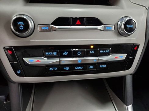 Used 2023 Ford Explorer XLT w/ Equipment Group 202A image 16