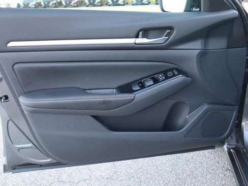 Used 2025 Nissan Altima 2.5 SR w/ SR Premium Package image 13