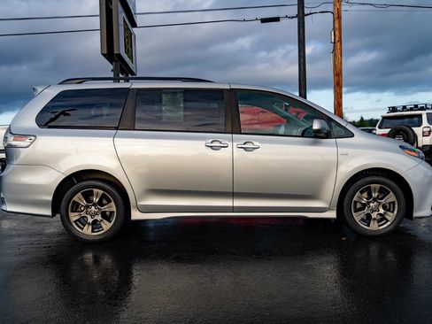 Used 2020 Toyota Sienna SE AWD/4WD image 8