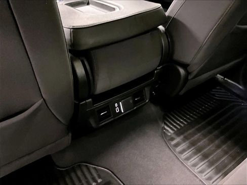 Used 2025 Chevrolet Silverado 1500 LT image 26