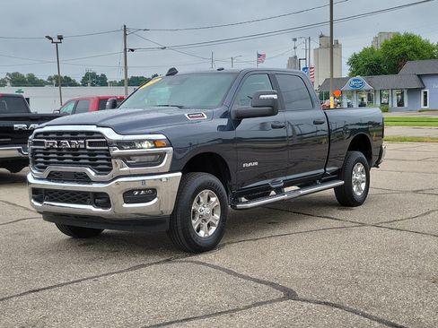 Used 2026 RAM 2500 Big Horn AWD/4WD image 2