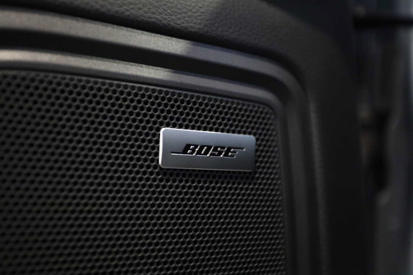 Used 2025 Porsche Macan AWD/4WD image 25