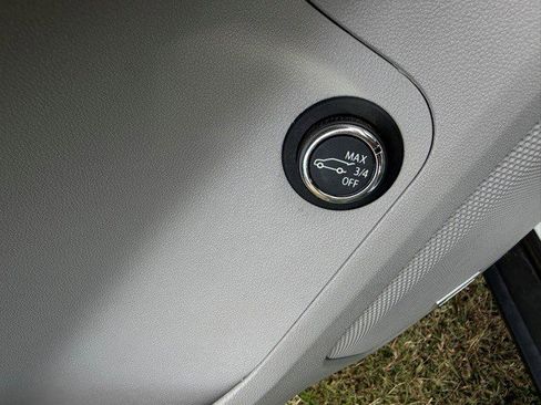 Certified 2023 GMC Acadia SLT image 18