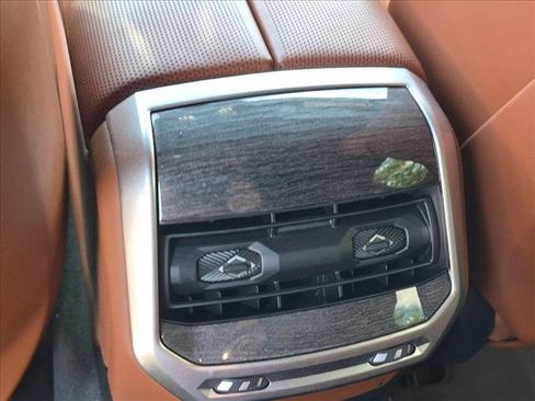 Used 2023 BMW i7 xDrive60 AWD/4WD image 15