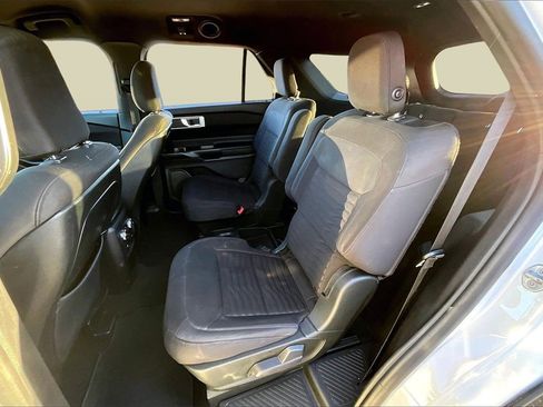 Used 2020 Ford Explorer XLT image 28
