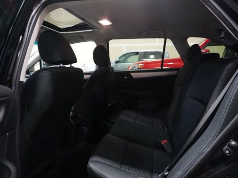 Used 2017 Subaru Outback 2.5i Premium image 11