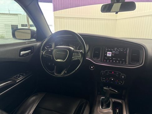 Used 2019 Dodge Charger SXT w/ Leather Interior Group RWD image 15