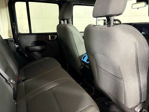 Used 2024 Jeep Wrangler Unlimited AWD/4WD image 17