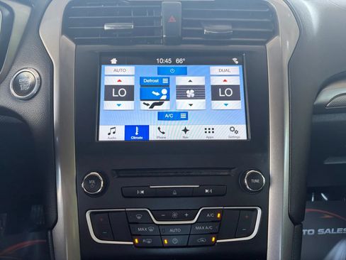 Used 2017 Ford Fusion SE w/ Fusion SE Technology Package FWD image 23