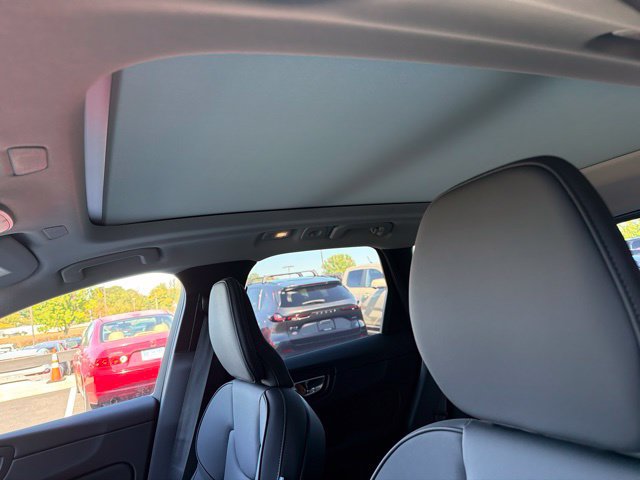 New 2027 Volvo XC60 B5 Plus AWD/4WD image 14