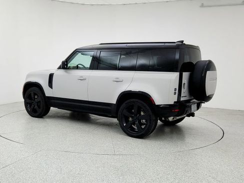 New 2026 Land Rover Defender 110 X-Dynamic SE image 7