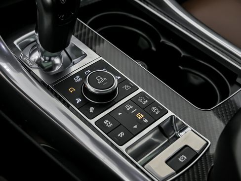 Used 2017 Land Rover Range Rover Sport SVR image 42
