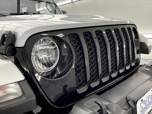 Used 2022 Jeep Gladiator Willys image 29