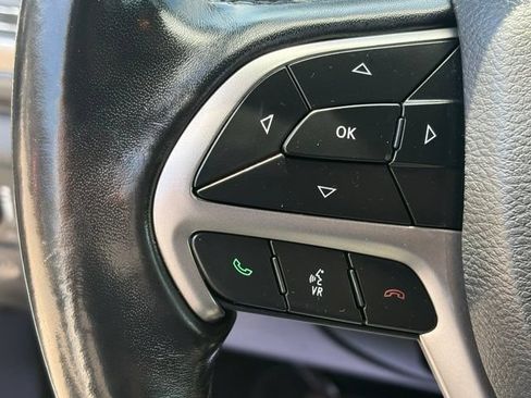 Used 2020 Jeep Grand Cherokee Laredo AWD/4WD image 17