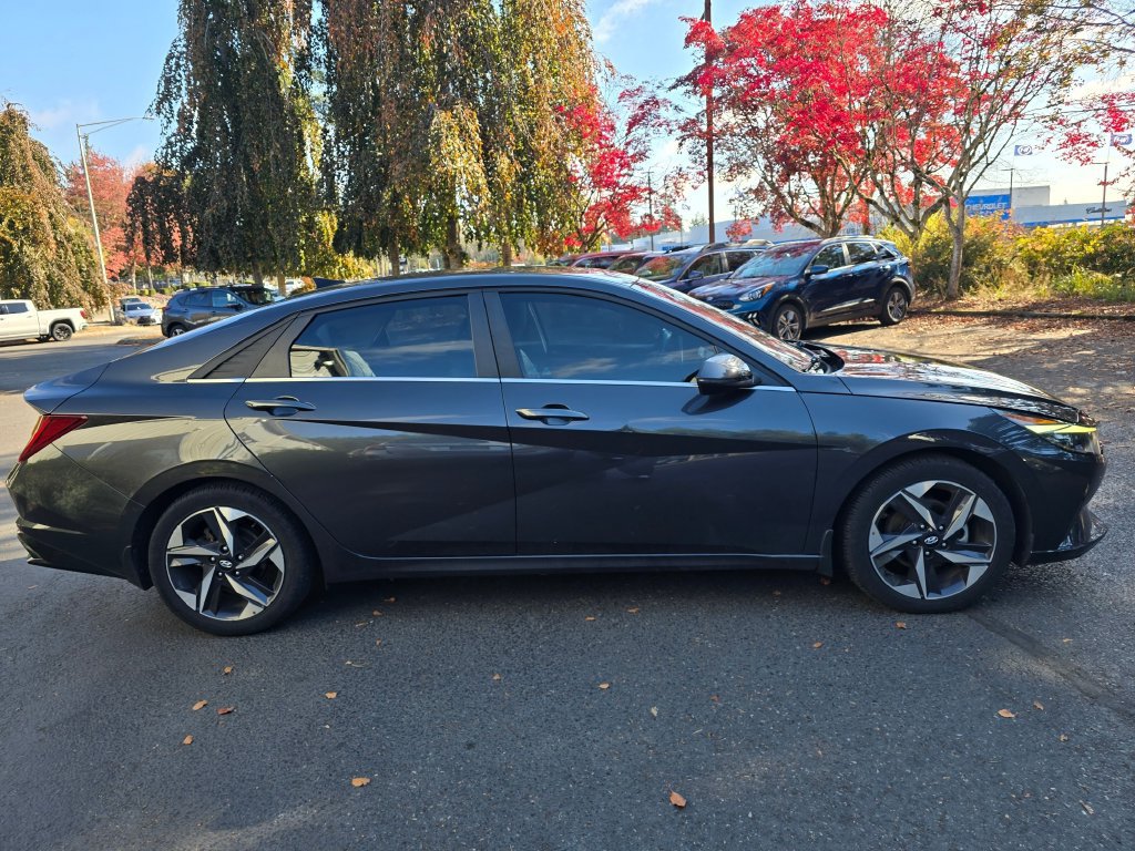 Used 2022 Hyundai Elantra Limited FWD image 3