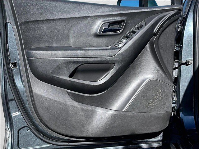 Used 2016 Chevrolet Trax LS FWD image 17