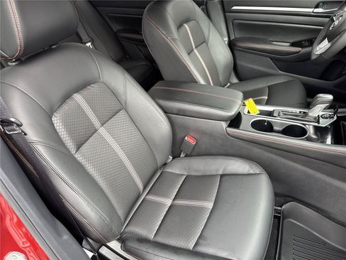 Used 2025 Nissan Altima 2.5 SR FWD image 34
