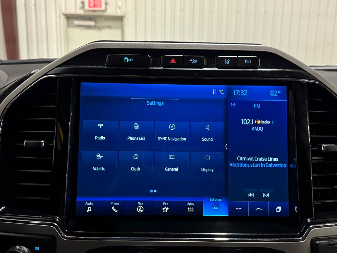 Used 2022 Ford F350 Lariat w/ Lariat Ultimate Package AWD/4WD image 38
