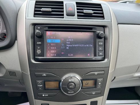 Used 2013 Toyota Corolla LE Special Edition image 24