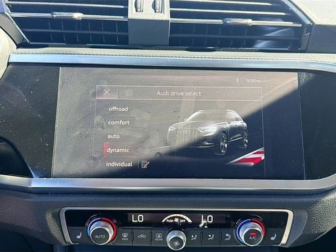 Used 2020 Audi Q3 2.0T Premium Plus w/ Premium Plus Package image 29