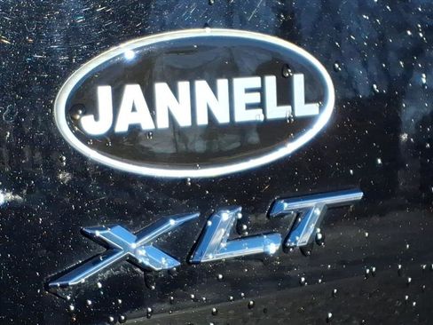 Used 2022 Ford Explorer XLT w/ Equipment Group 202A image 8