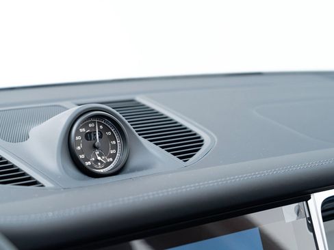 Used 2025 Porsche Macan image 26