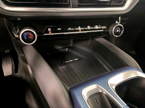 Used 2025 Chevrolet Equinox EV LT w/ Convenience Package image 25