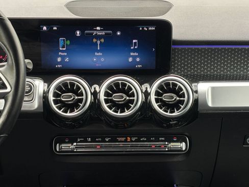 Used 2025 Mercedes-Benz GLB 250 4MATIC image 17