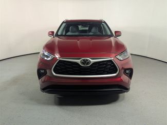 Used 2022 Toyota Highlander XLE video 2