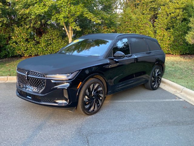 Certified 2025 Lincoln Nautilus Reserve w/ Jet Appearance Package AWD/4WD image 3