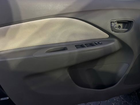 Used 2012 Toyota Yaris Sedan image 10